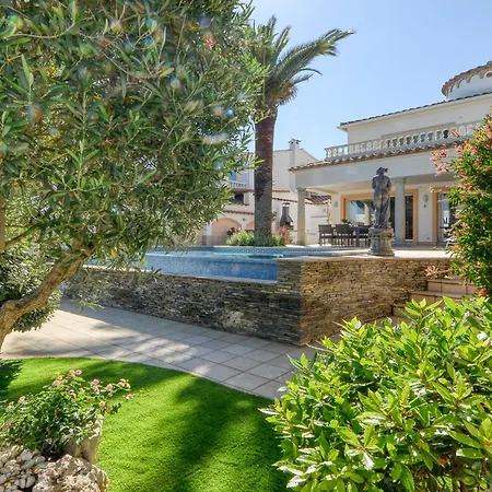 Holiday home Holiday Llobregat 41b Empuriabrava