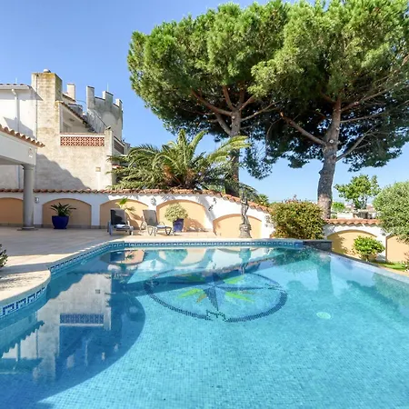 Holiday Llobregat 41b Holiday home Empuriabrava