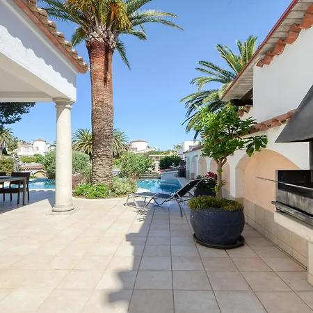 Holiday Llobregat 41b Holiday home Empuriabrava